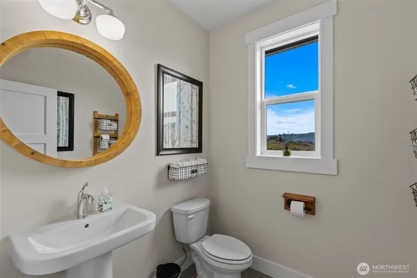 $1,199,000 | 122 Lookout Way, Chelan, WA 98816