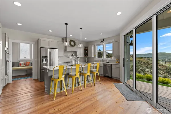 $1,199,000 | 122 Lookout Way, Chelan, WA 98816