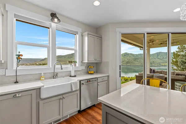 $1,199,000 | 122 Lookout Way, Chelan, WA 98816