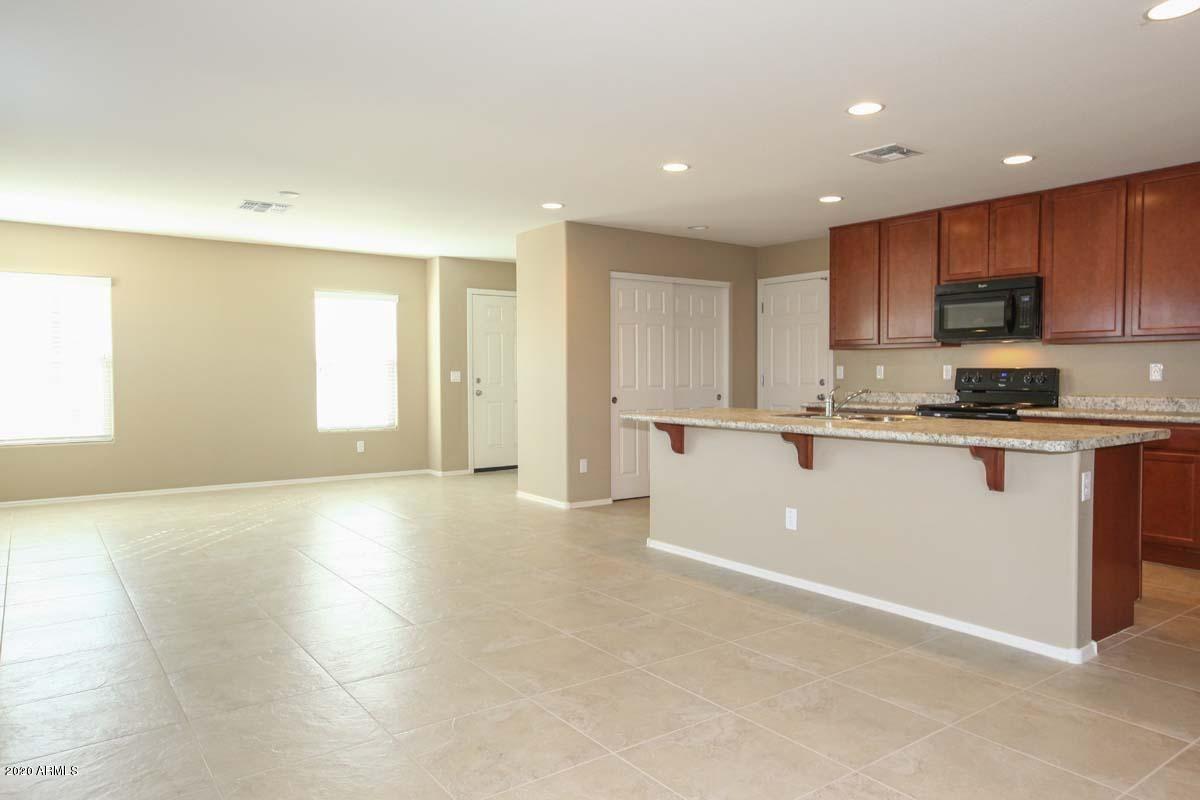 533 North Ranger Trail Gilbert, AZ 85234 - Photo 3 of 8 ranger kitchen 2