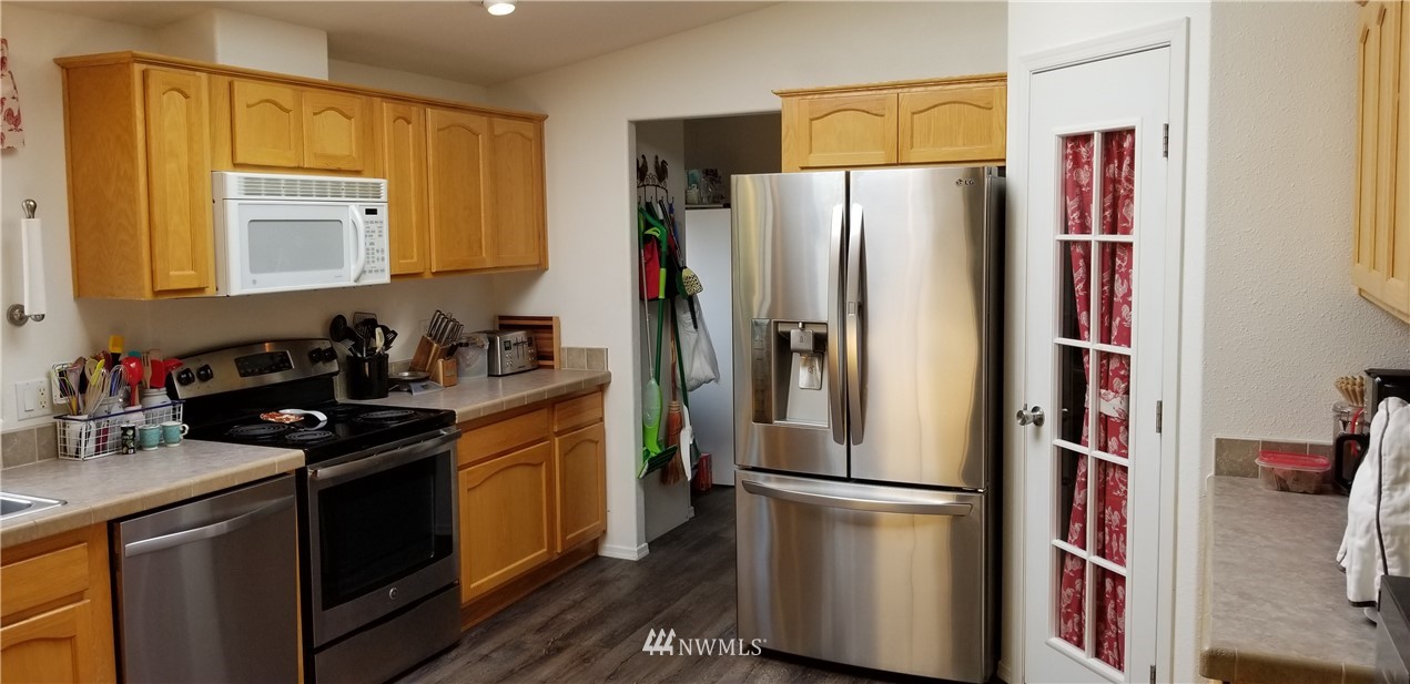 14315 Solberg Road Southeast Yelm, WA 98597 - Photo 9 of 23 Gallery Image 9