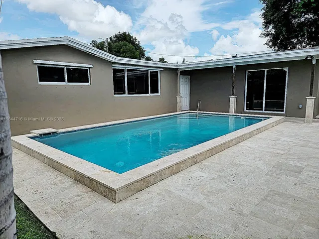 a view of a house with backyard and porch