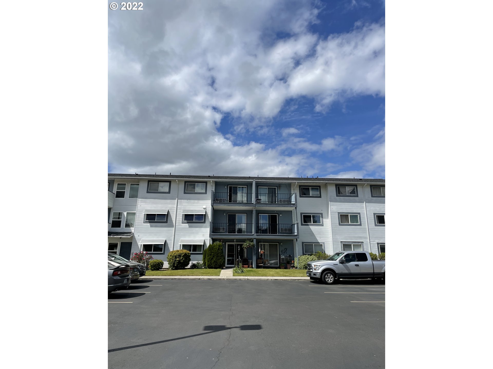 950 Evergreen Road, Unit 224 Woodburn, OR 97071 - Photo 1 of 32 a view of front door of house