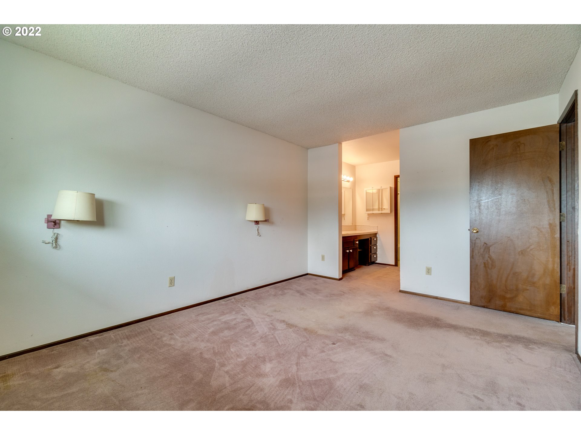 950 Evergreen Road, Unit 224 Woodburn, OR 97071 - Photo 14 of 32 a view of an empty room with a window
