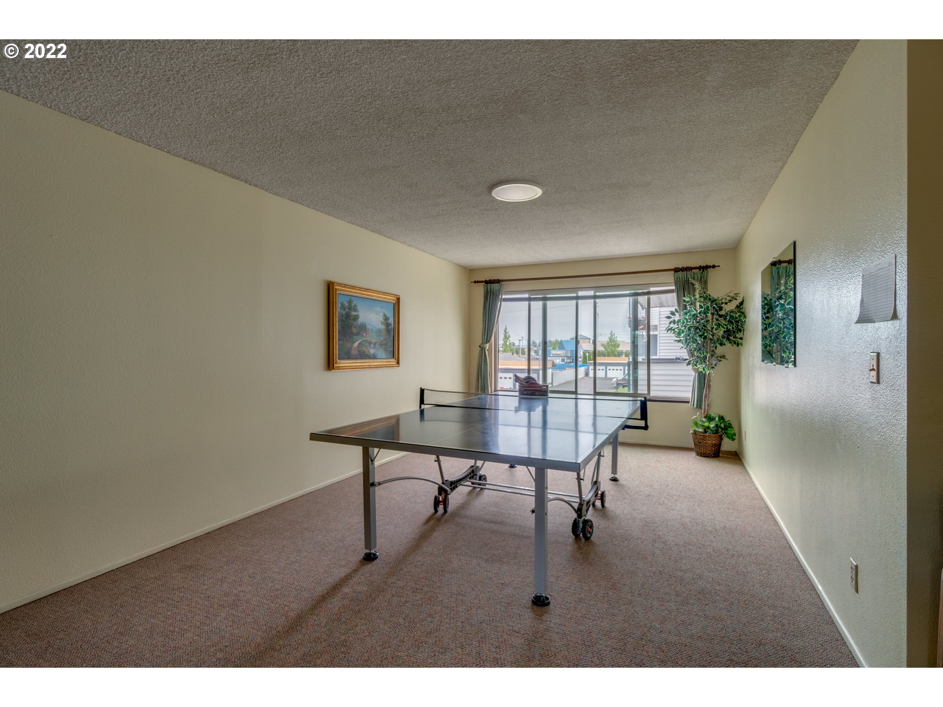 950 Evergreen Road, Unit 224 Woodburn, OR 97071 - Photo 29 of 32 a view of a livingroom with furniture wooden floor and windows