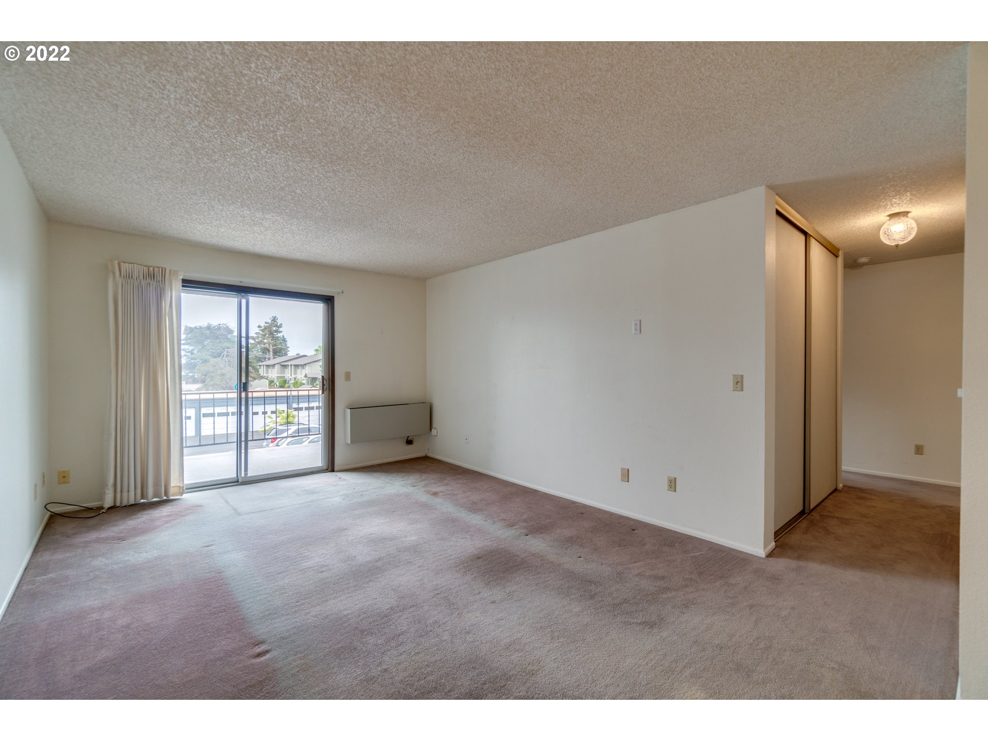 950 Evergreen Road, Unit 224 Woodburn, OR 97071 - Photo 5 of 32 a view of an empty room with a window