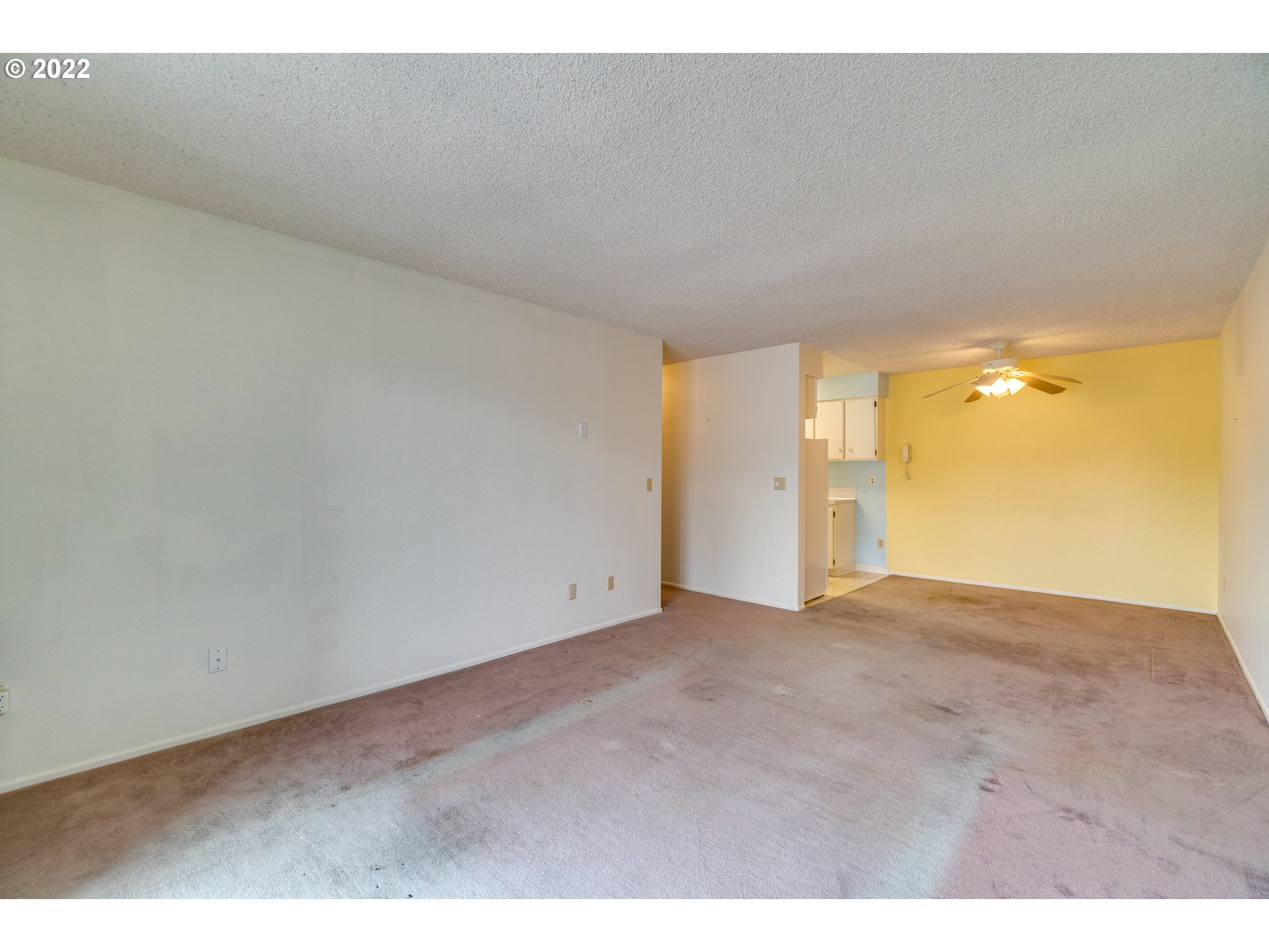 950 Evergreen Road, Unit 224 Woodburn, OR 97071 - Photo 7 of 32 a view of an empty room and window