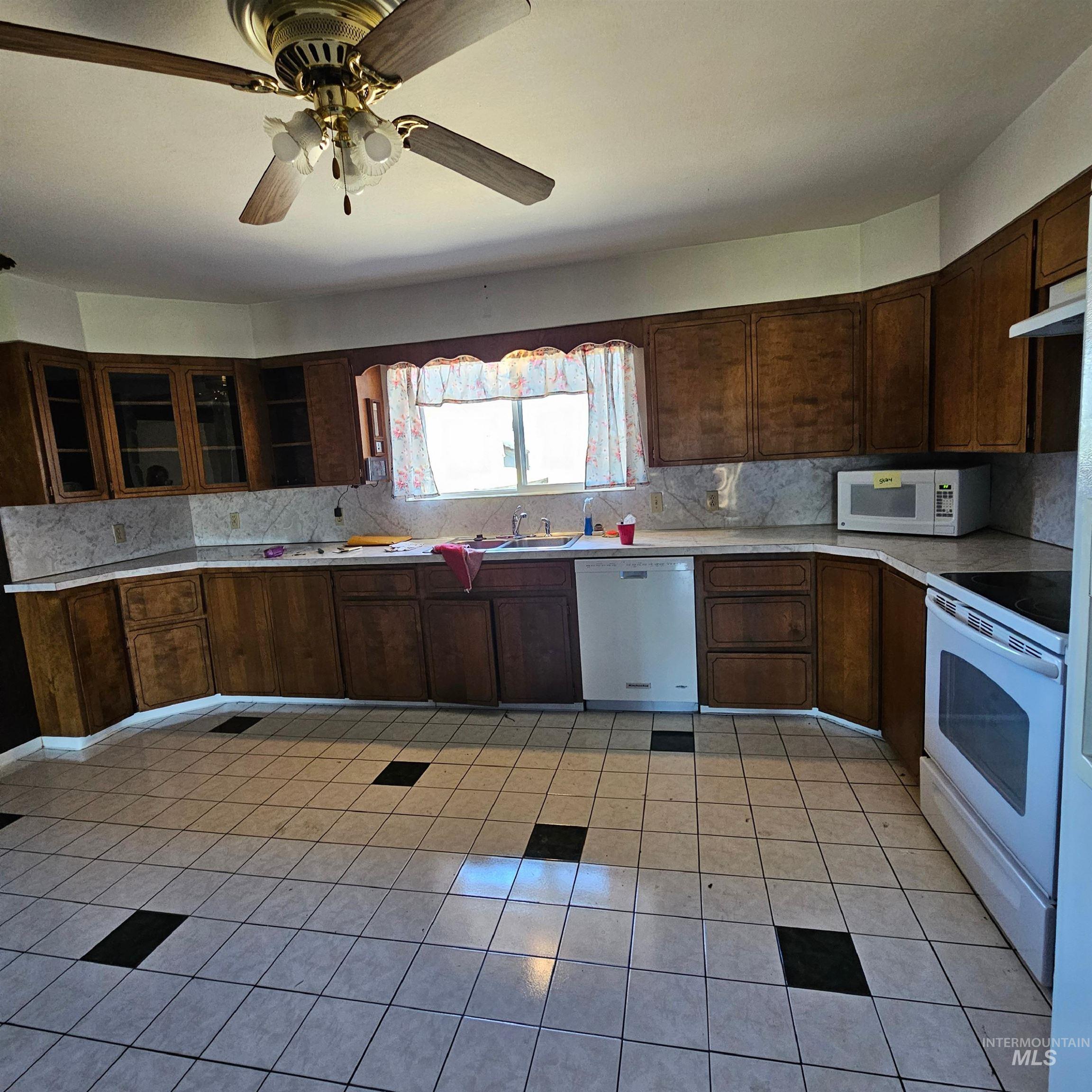 1034 Greencreek Road Greencreek, ID 83533 - Photo 2 of 42