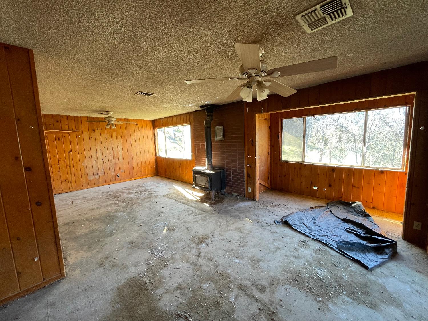 5723 Colorado Road Mariposa, CA 95338 - Photo 12 of 28 a living room with furniture flat screen tv and a large window