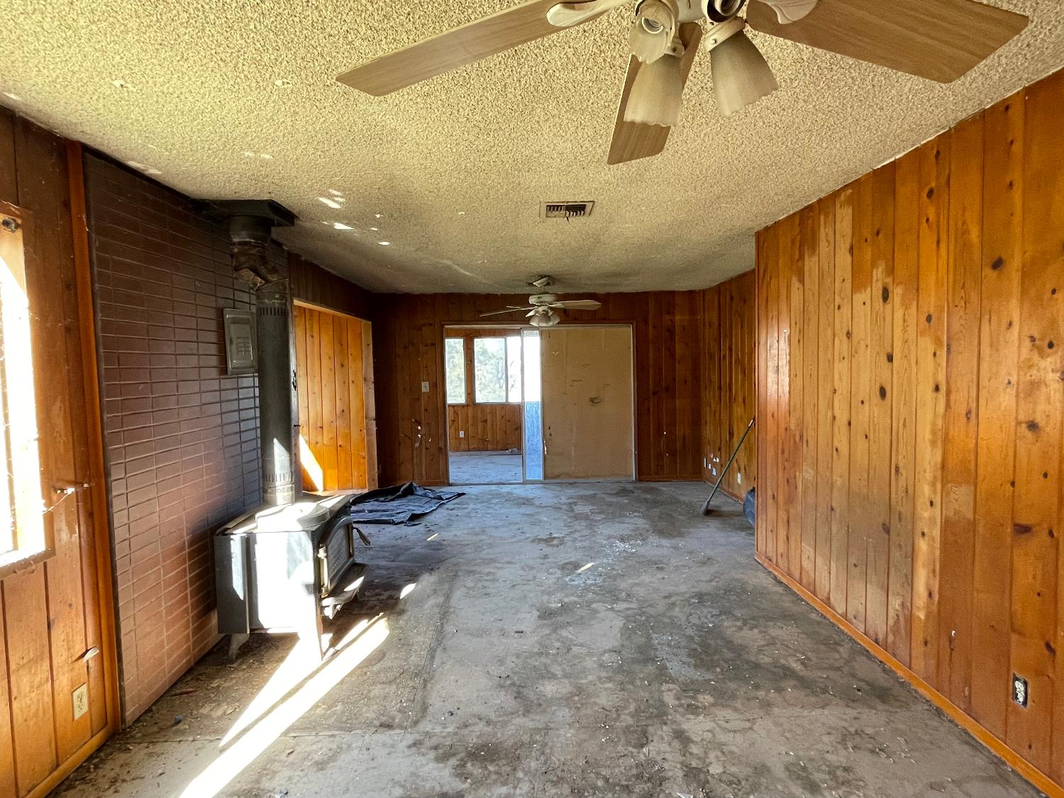 5723 Colorado Road Mariposa, CA 95338 - Photo 13 of 28 a view of a hallway with a window