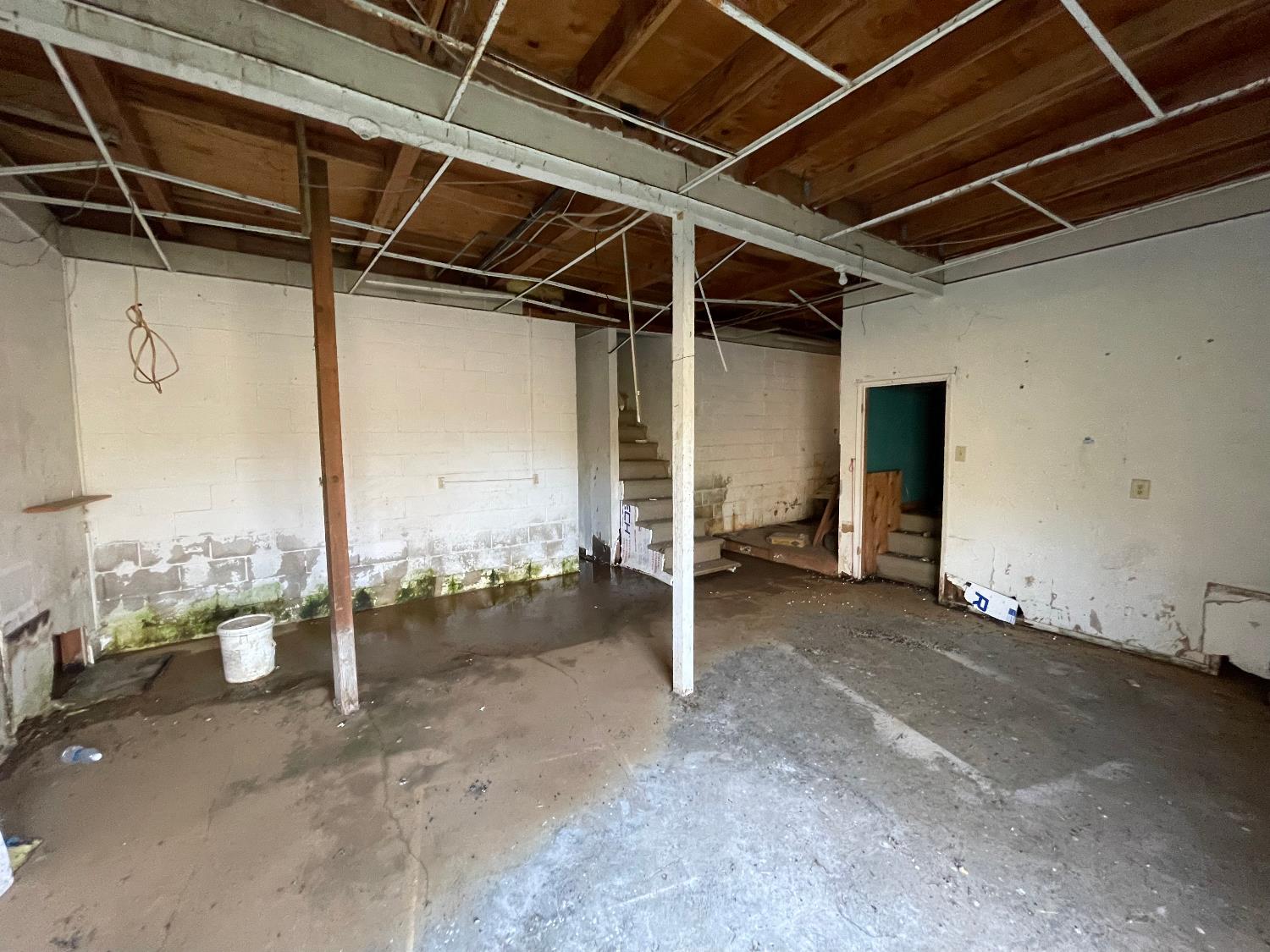 5723 Colorado Road Mariposa, CA 95338 - Photo 23 of 28 a view of a room with gym equipment