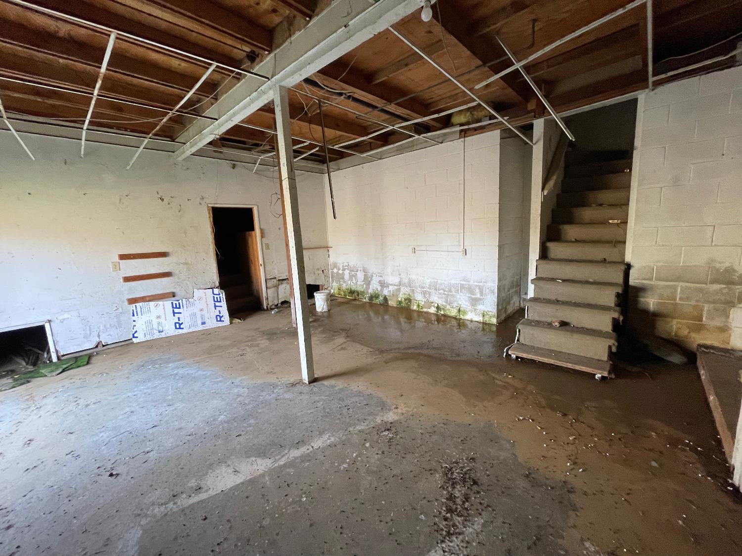 5723 Colorado Road Mariposa, CA 95338 - Photo 24 of 28 a view of a room with stairs