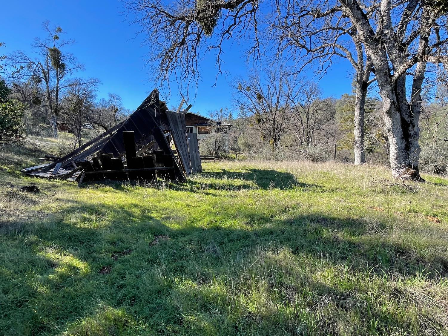 5723 Colorado Road Mariposa, CA 95338 - Photo 27 of 28 a view of a house with a yard