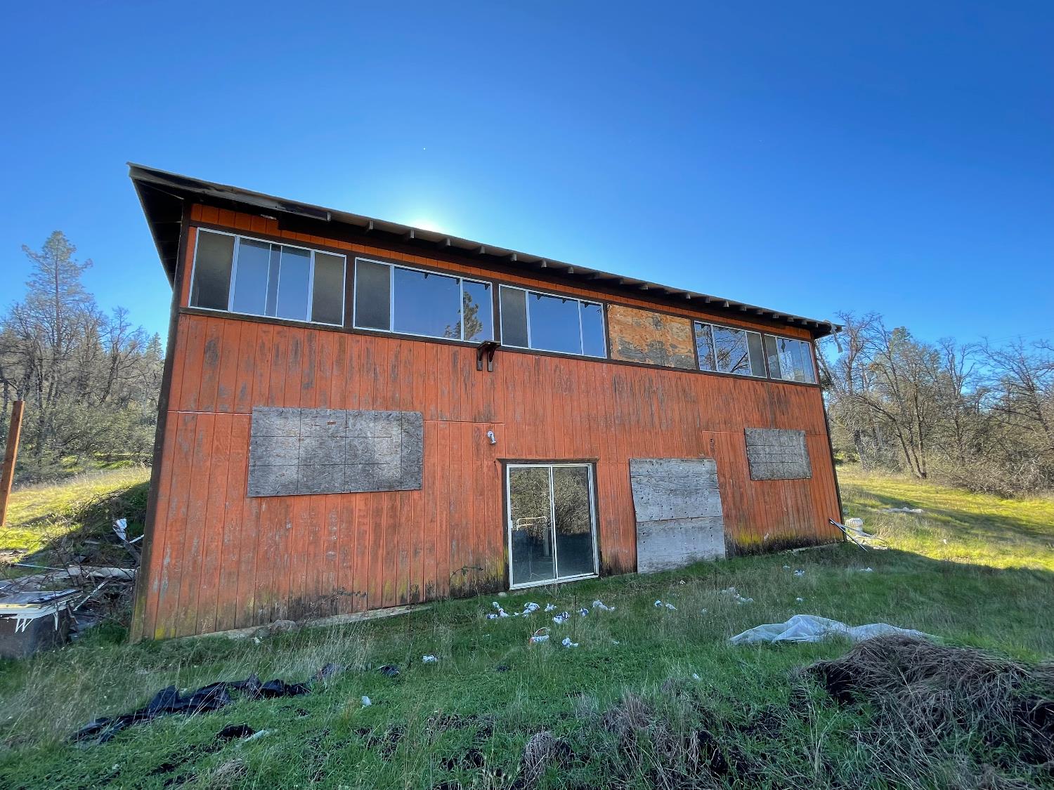 5723 Colorado Road Mariposa, CA 95338 - Photo 6 of 28 a front view of a house with garden