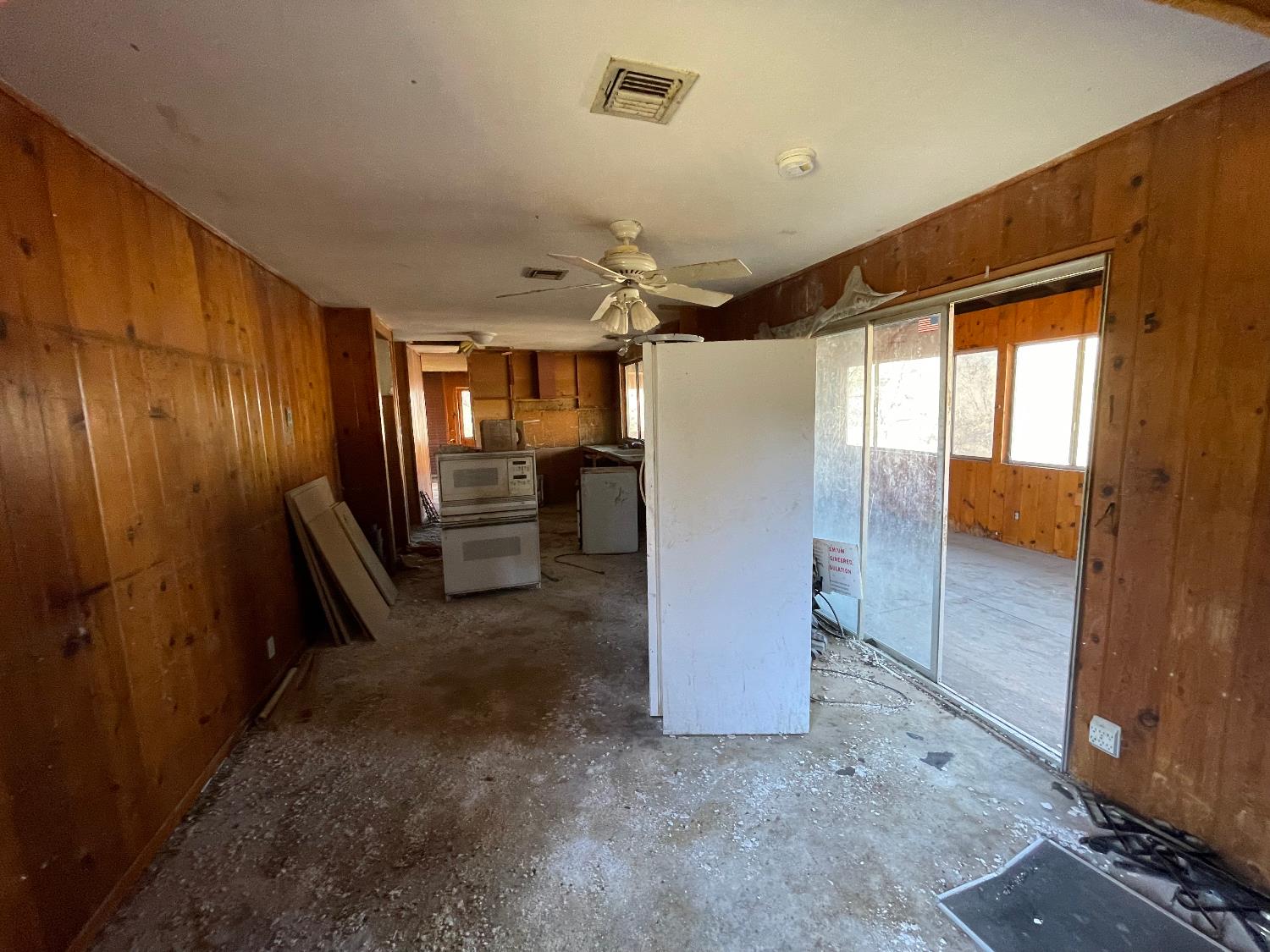 5723 Colorado Road Mariposa, CA 95338 - Photo 10 of 28 a view of a hallway with a living room