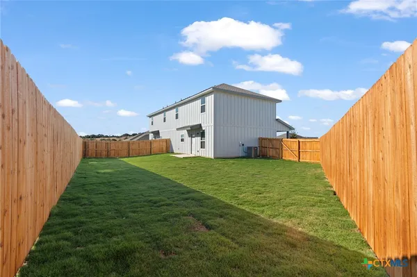 a view of a house with backyard