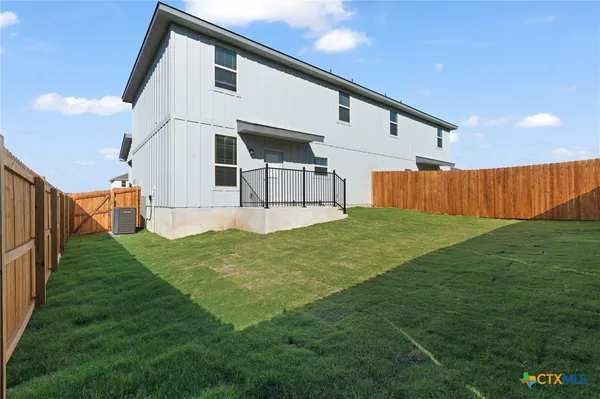 a view of back yard of the house