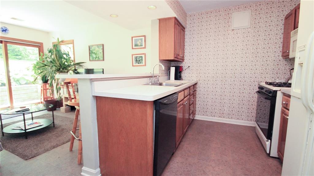 337 Beadling Road Pittsburgh, PA 15228 - Photo 5 of 24 Gallery Image 5