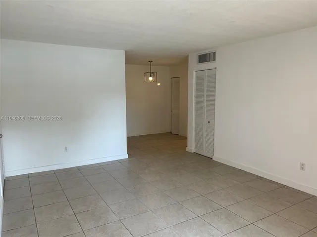 $1,900 | 10740 North Kendall Drive, Unit L19, Miami, FL 33176