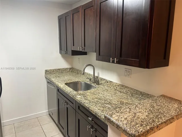 $1,900 | 10740 North Kendall Drive, Unit L19, Miami, FL 33176