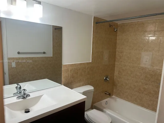 $1,900 | 10740 North Kendall Drive, Unit L19, Miami, FL 33176