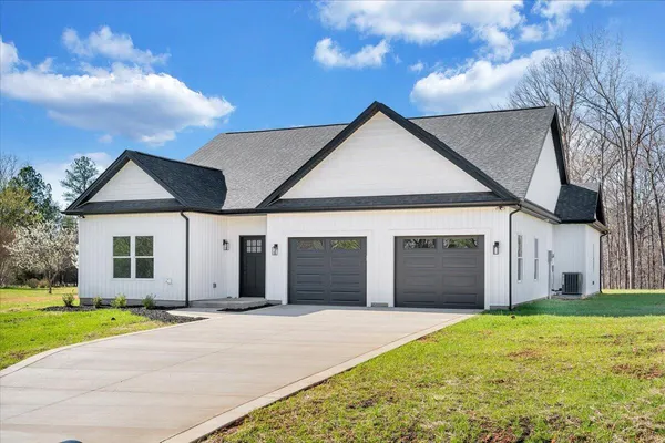 $530,000 | 380 Parford Lane, Moneta, VA 24121