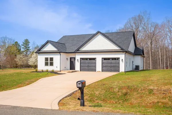 $530,000 | 380 Parford Lane, Moneta, VA 24121
