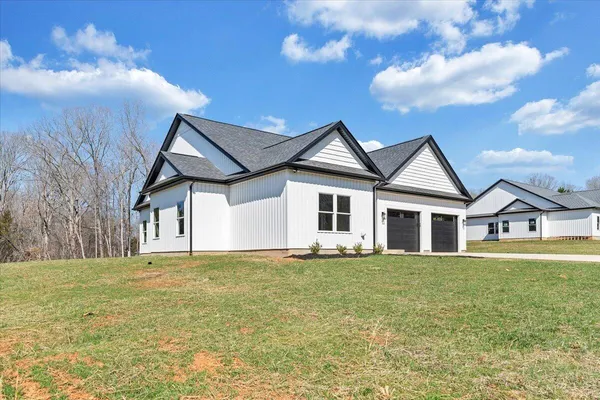 $530,000 | 380 Parford Lane, Moneta, VA 24121