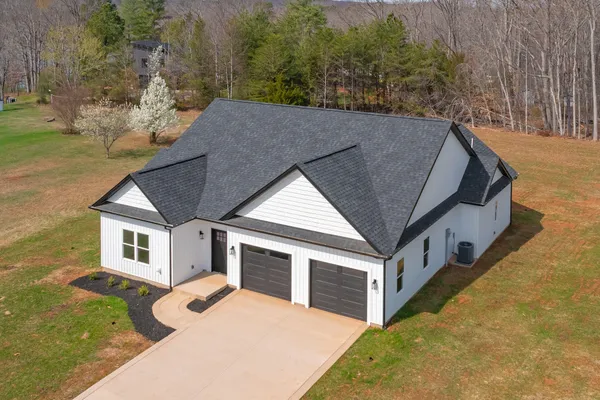 $530,000 | 380 Parford Lane, Moneta, VA 24121