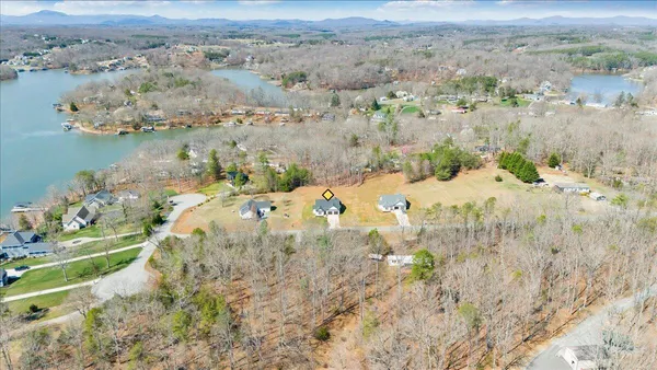 $530,000 | 380 Parford Lane, Moneta, VA 24121