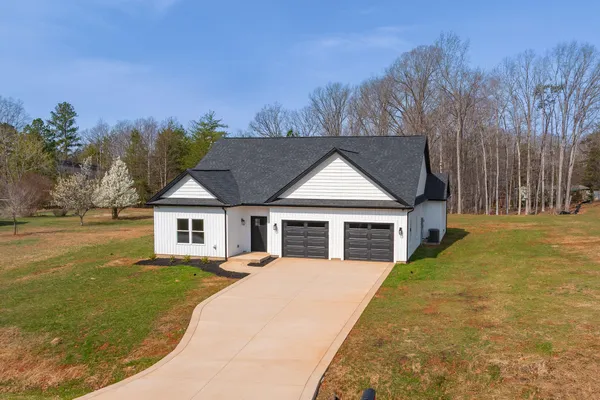 $530,000 | 380 Parford Lane, Moneta, VA 24121