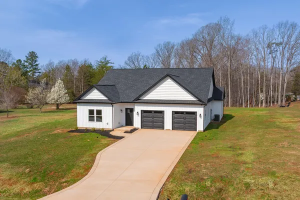 $530,000 | 380 Parford Lane, Moneta, VA 24121