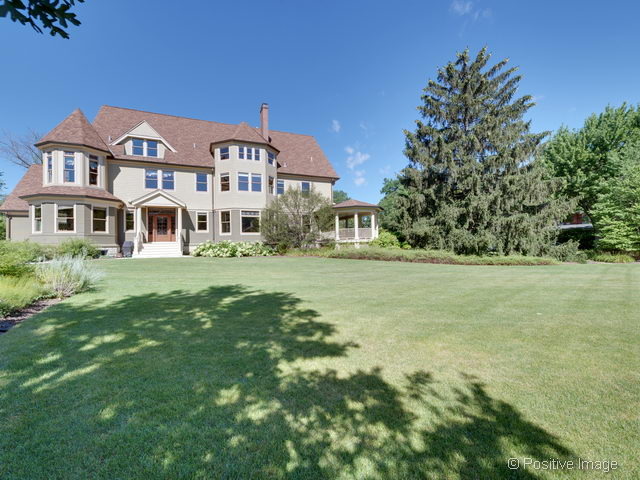 106 East 8th Street Hinsdale, IL 60521 - Photo 17 of 24 a large white building with a big yard