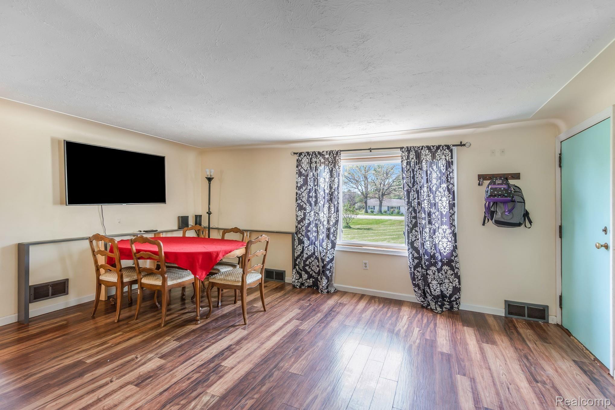 10864 Lansing Road Durand, MI 48429 - Photo 10 of 46 10.jpg