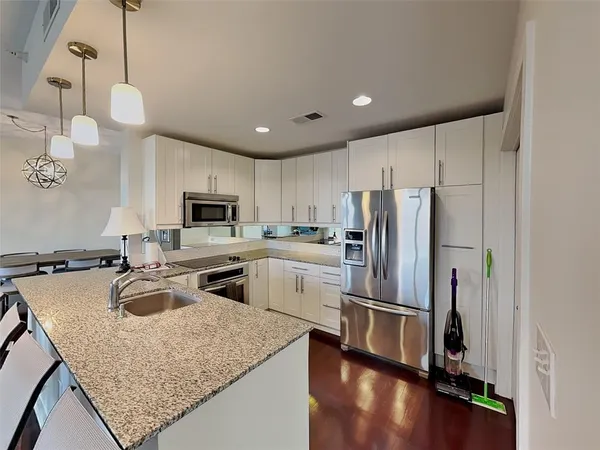 $2,525 | 2608 Museum Way, Unit 3413, Fort Worth, TX 76107