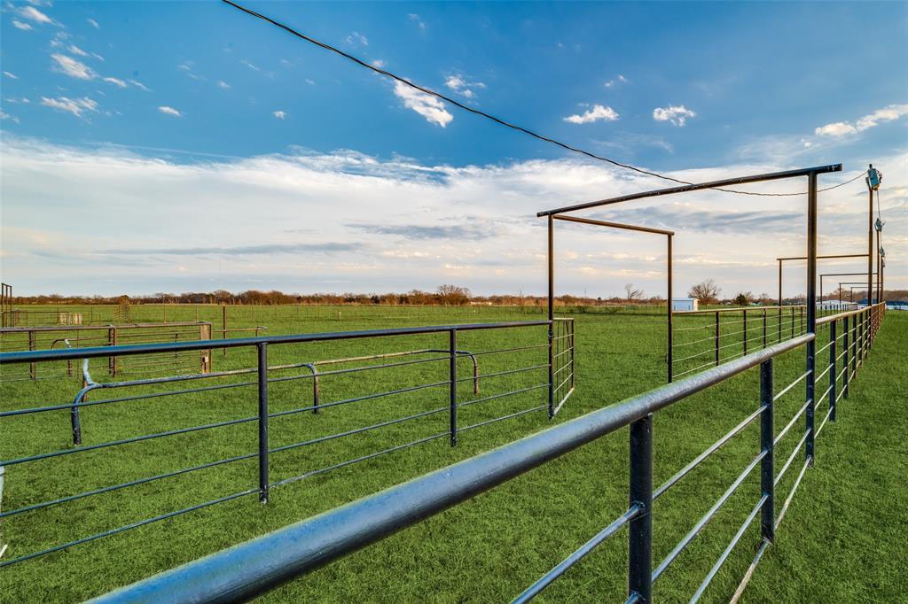 1353 Spring Creek Road Collinsville, TX 76233 - Photo 38 of 40 Horse Arena