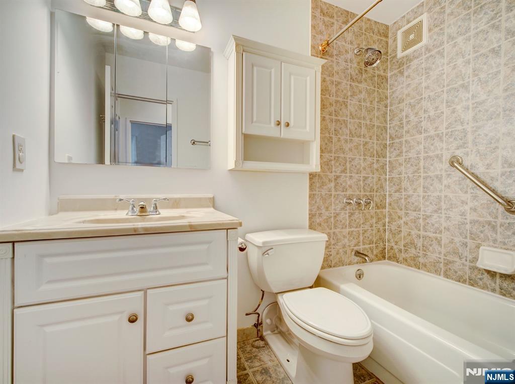 250 Gorge Road, Unit 9I Cliffside Park, NJ 07010 - Photo 17 of 28 Gallery Image 17
