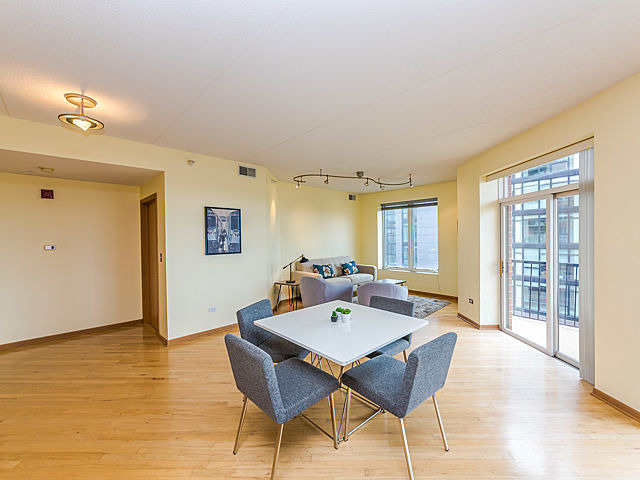 515 Main Street, Unit 509 Evanston, IL 60202 - Photo 4 of 21