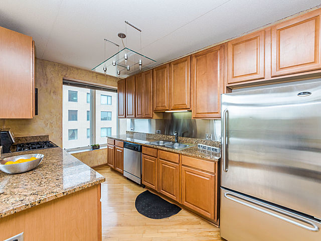 515 Main Street, Unit 509 Evanston, IL 60202 - Photo 8 of 21