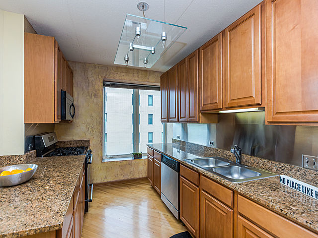 515 Main Street, Unit 509 Evanston, IL 60202 - Photo 9 of 21
