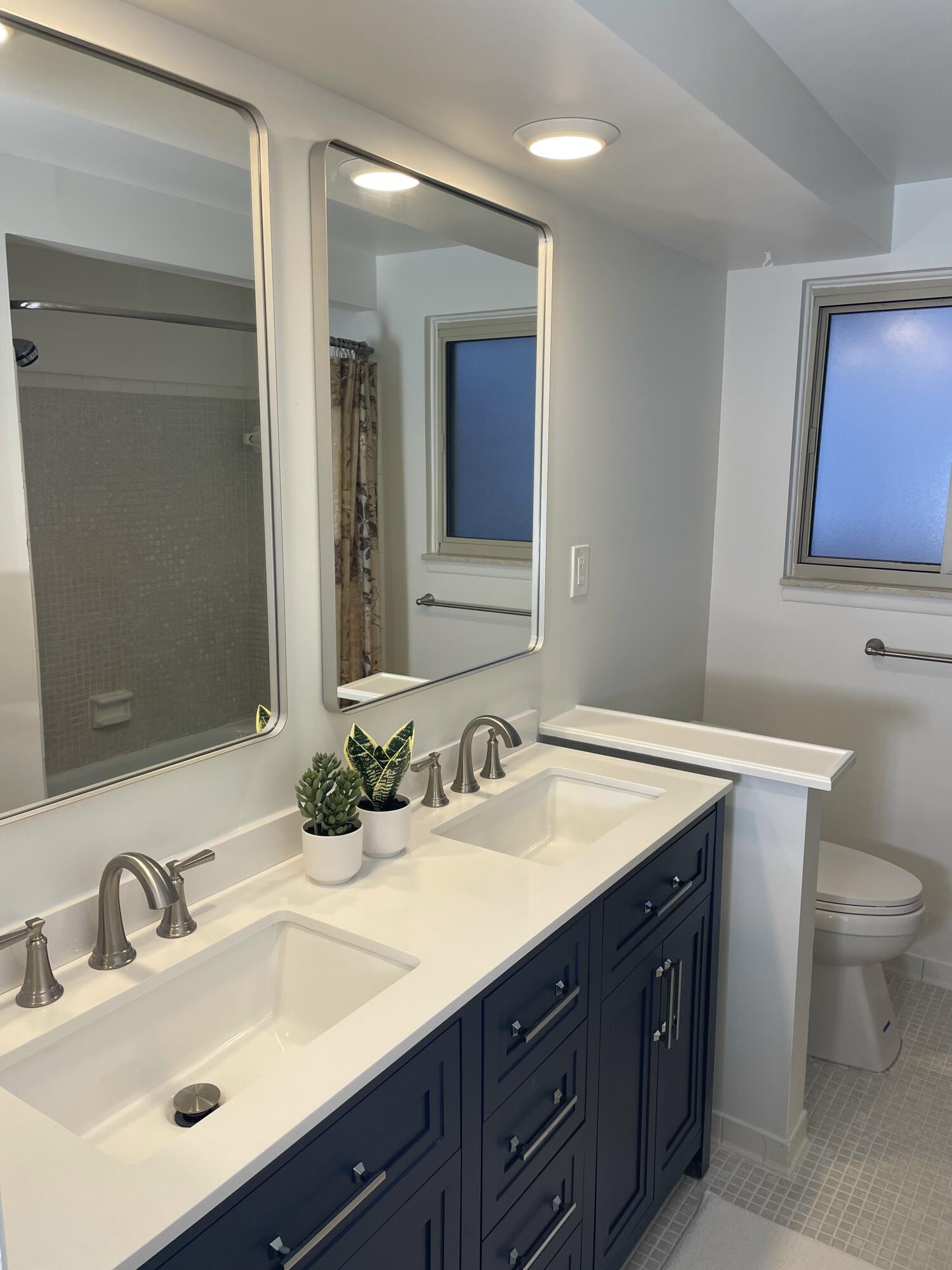 7244 Hillsboro Drive Canton, MI 48187 - Photo 17 of 33 Main bath