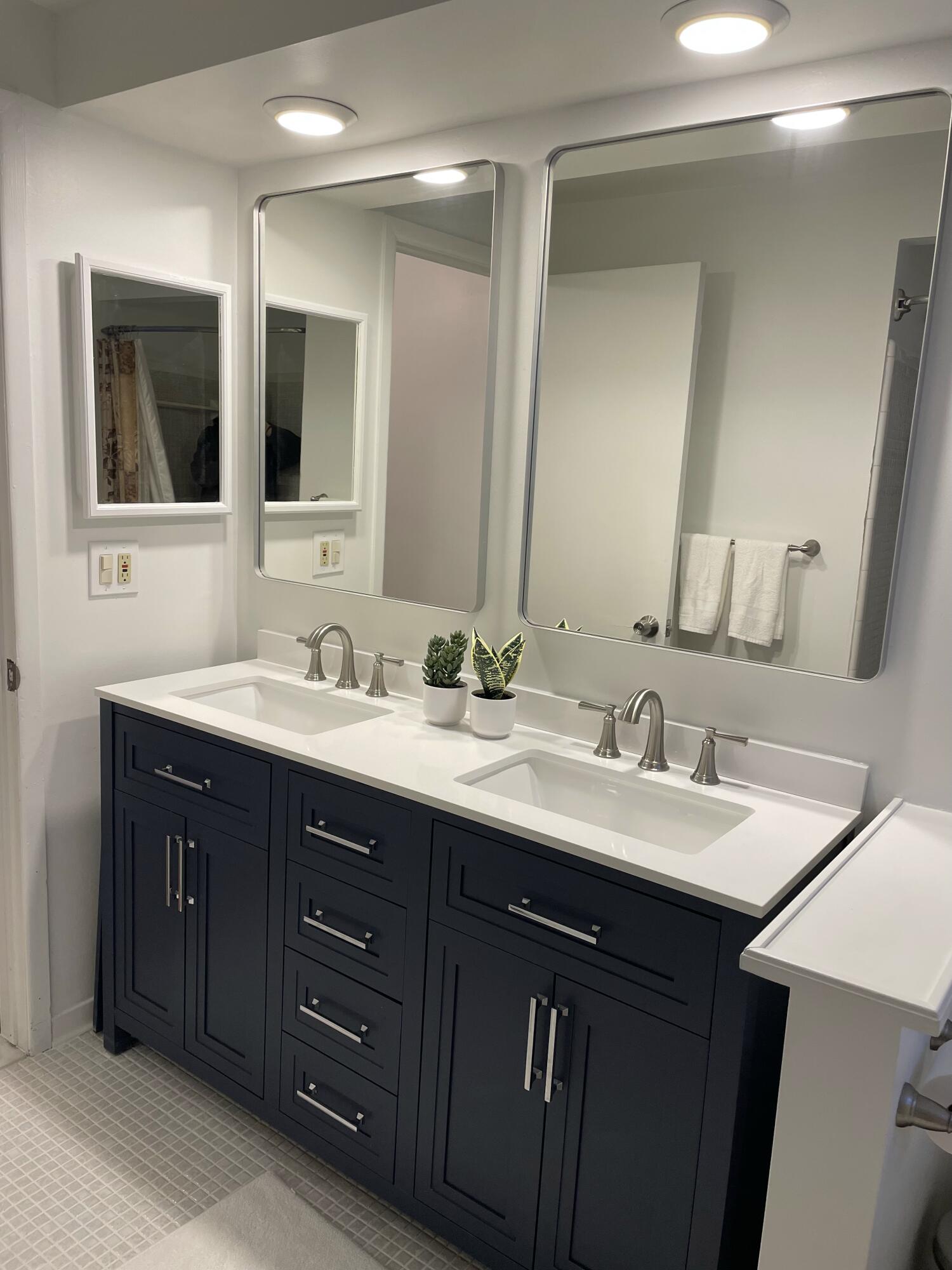 7244 Hillsboro Drive Canton, MI 48187 - Photo 18 of 33 Main bath