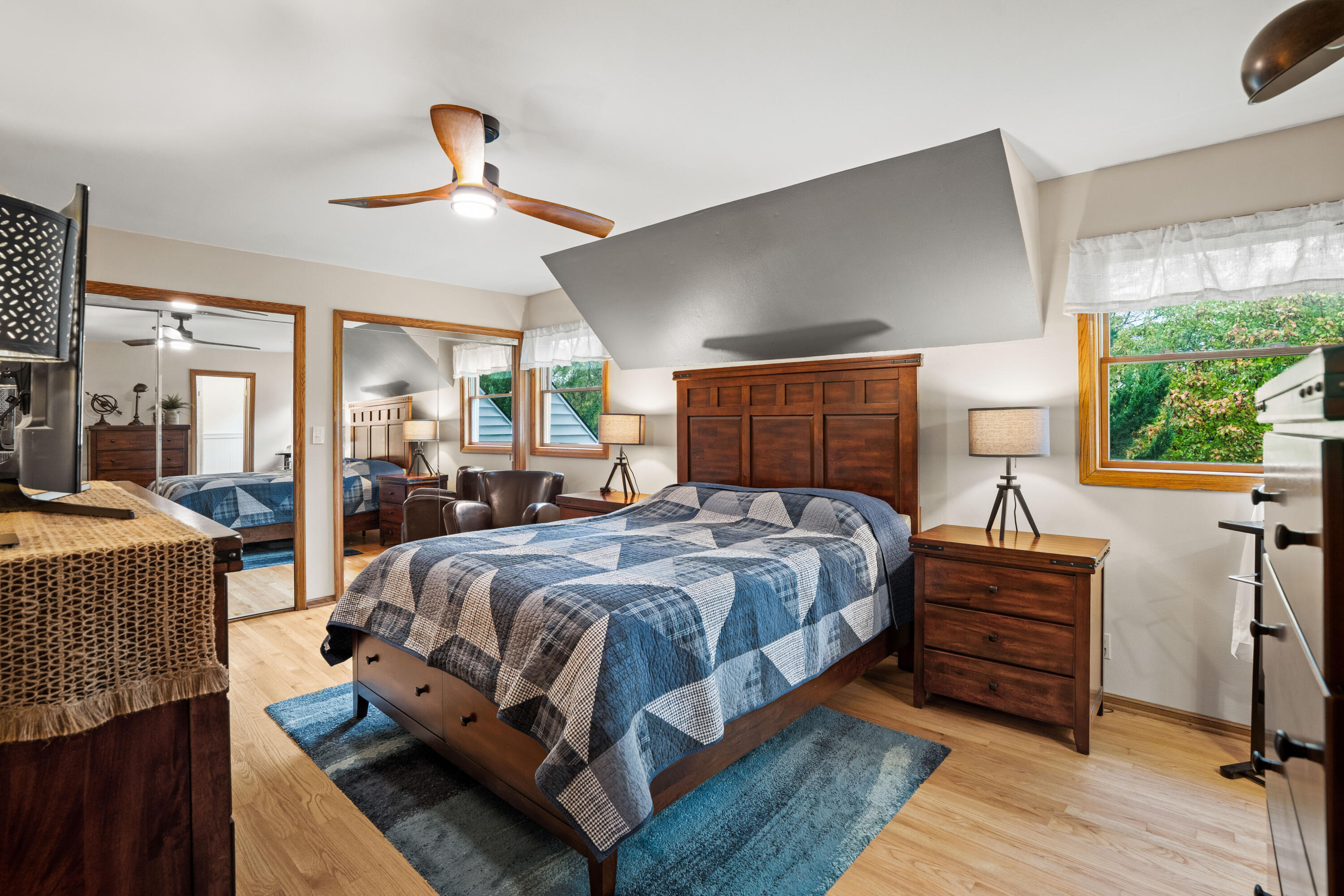 2412 West Chestnut Road Mequon, WI 53092 - Photo 17 of 42 Master Bedroom