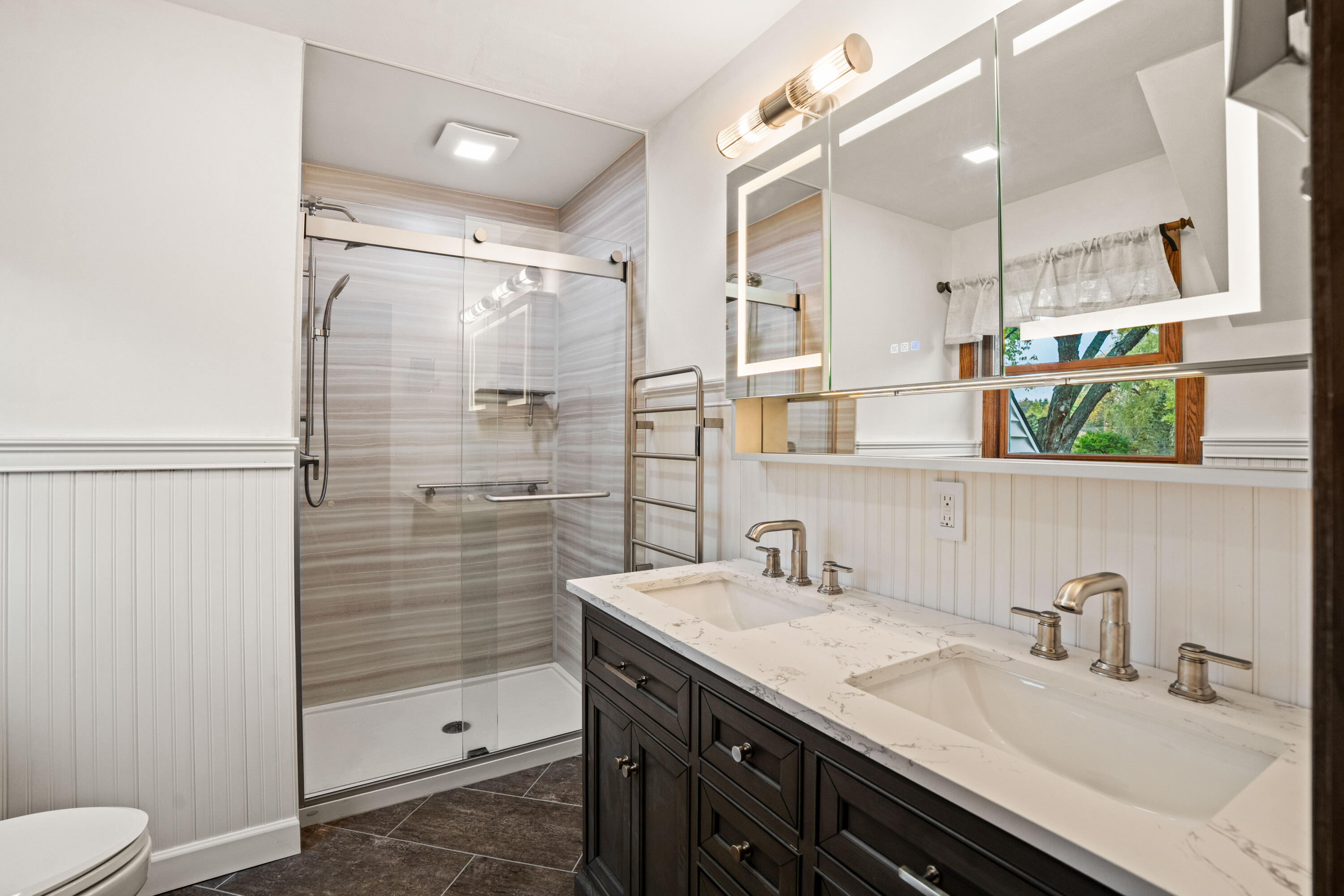 2412 West Chestnut Road Mequon, WI 53092 - Photo 19 of 42 Master En-suite