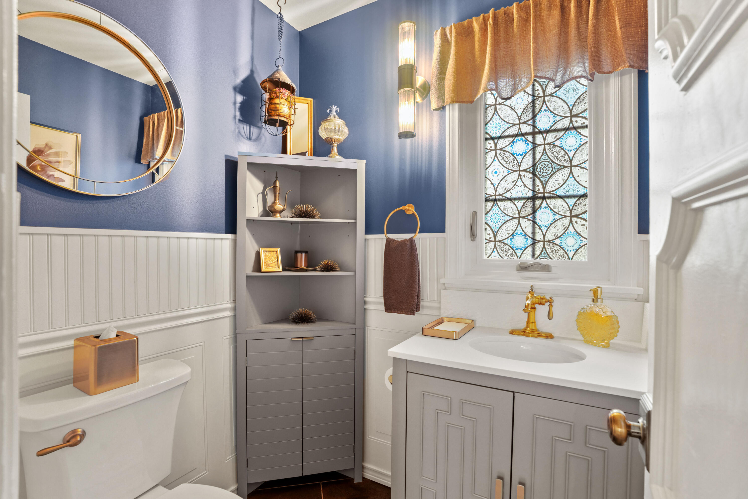 2412 West Chestnut Road Mequon, WI 53092 - Photo 23 of 42 Half Bath