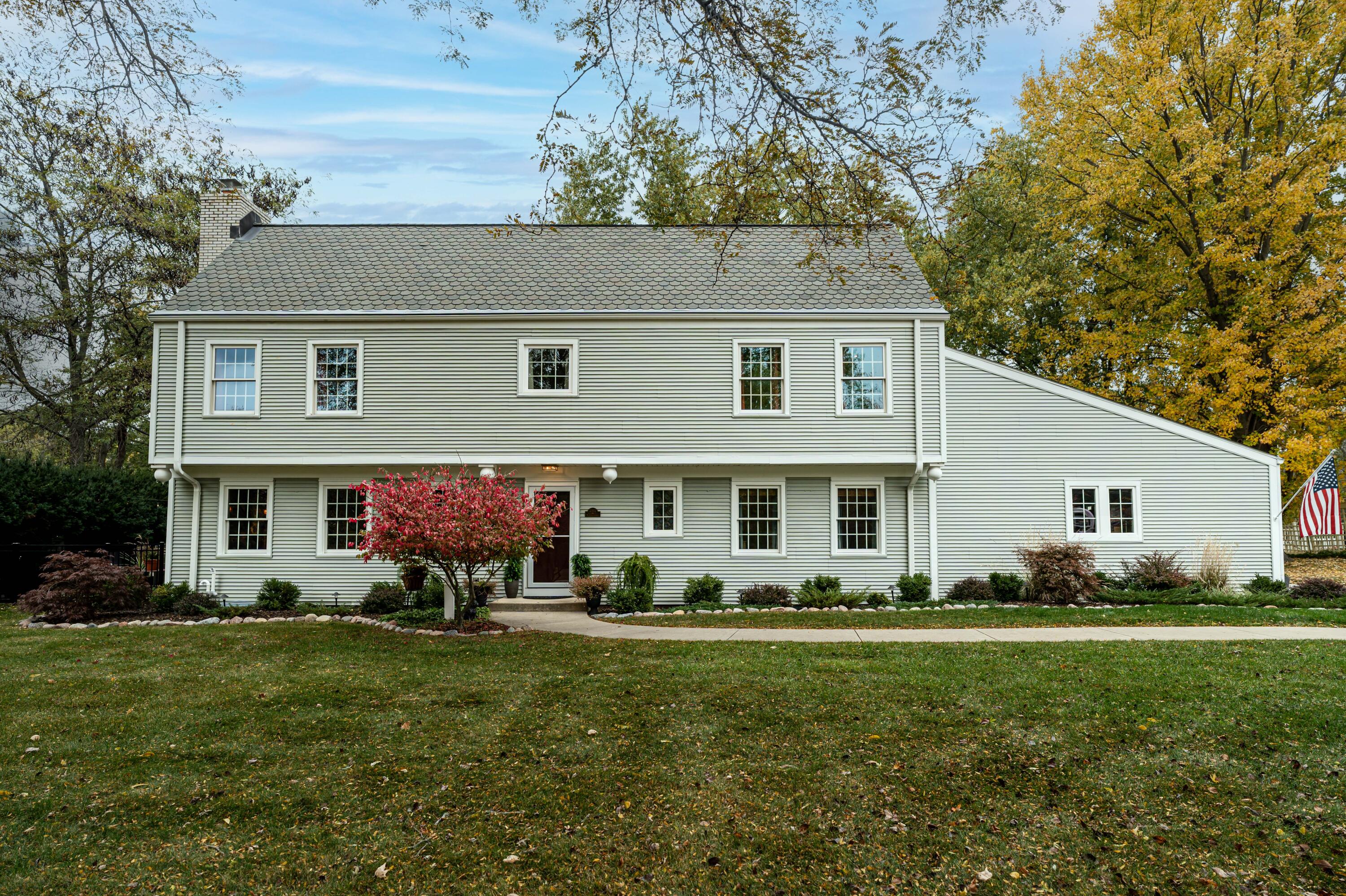 2412 West Chestnut Road Mequon, WI 53092 - Photo 3 of 42 2412 W Chestnut Rd