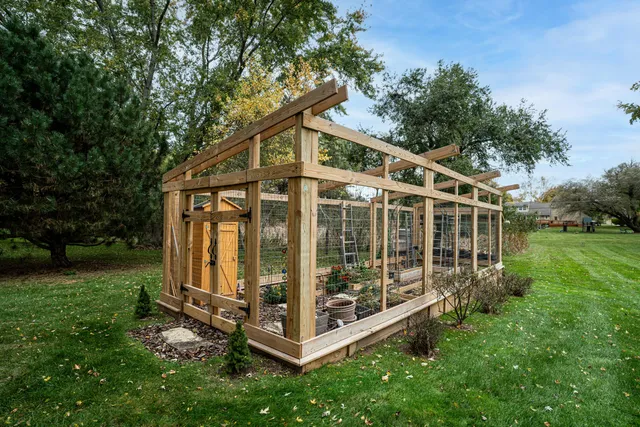 $725,000 | 2412 West Chestnut Road, Mequon, WI 53092