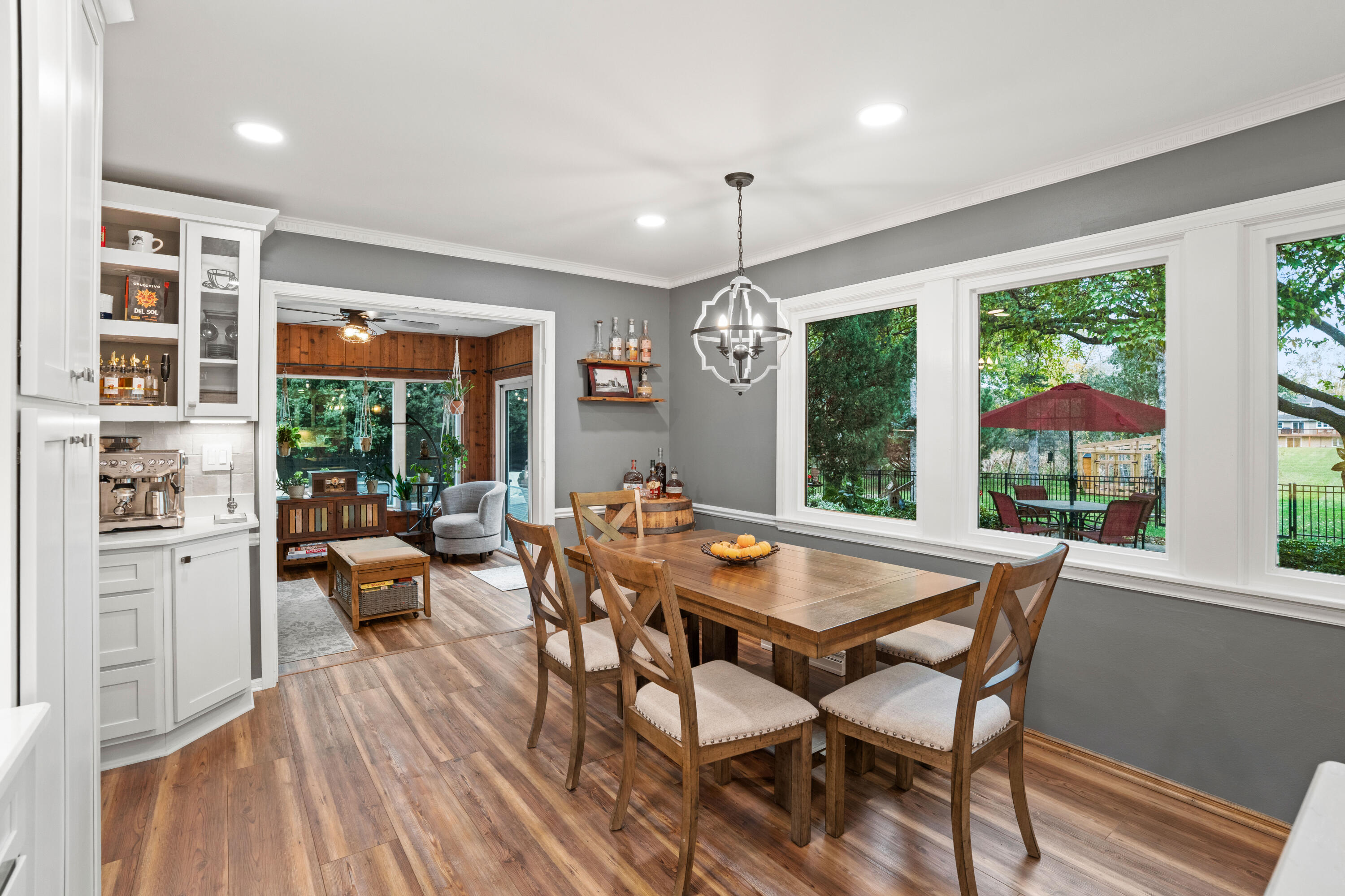 2412 West Chestnut Road Mequon, WI 53092 - Photo 9 of 42 Eat-in Kitchen