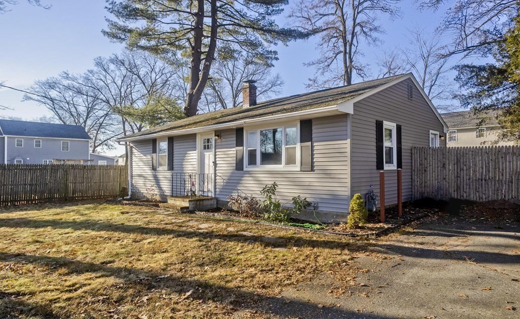 198 Leopold Street Springfield, MA 01119 - Photo 2 of 26 Gallery Image 2