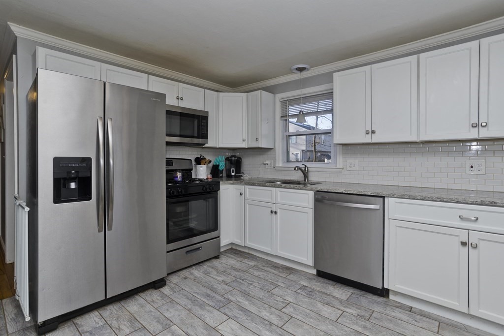 198 Leopold Street Springfield, MA 01119 - Photo 3 of 26 Gallery Image 3